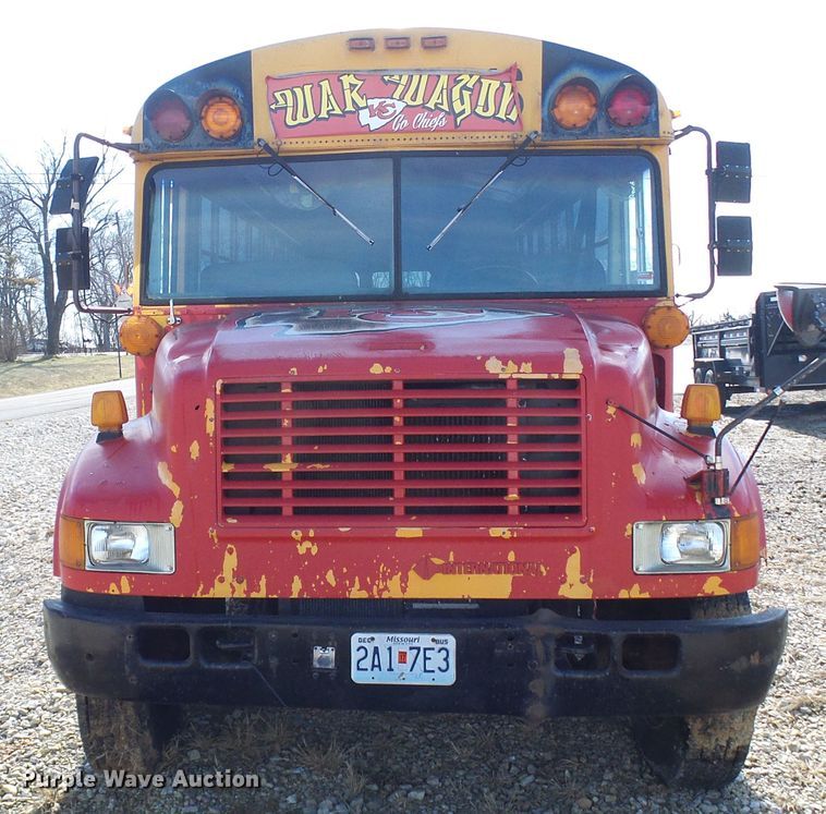 image for item DD1779 1993 International 3800 school bus