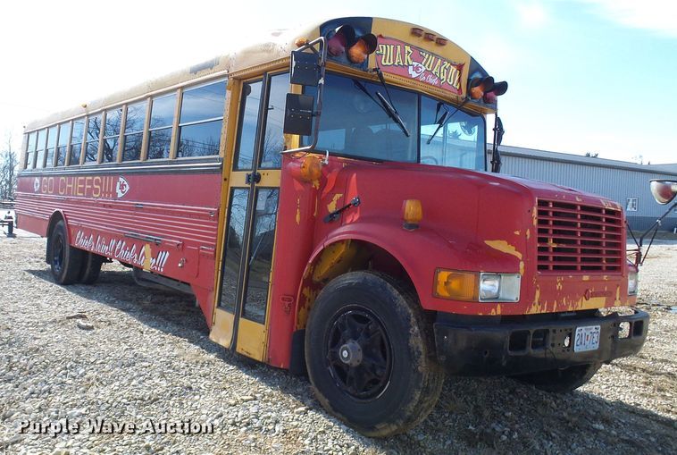 image for item DD1779 1993 International 3800 school bus