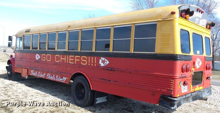 image for item DD1779 1993 International 3800 school bus