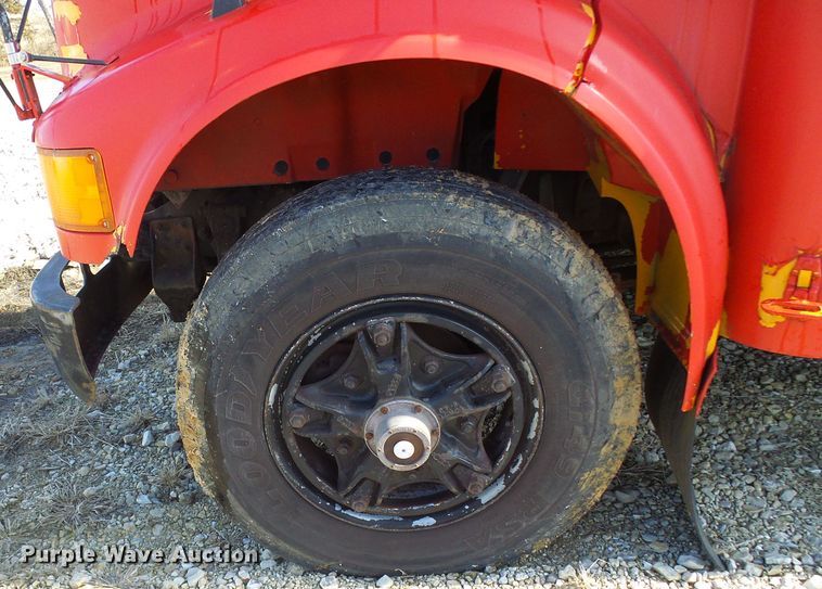 image for item DD1779 1993 International 3800 school bus