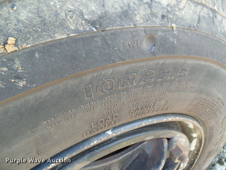 image for item DD1779 1993 International 3800 school bus