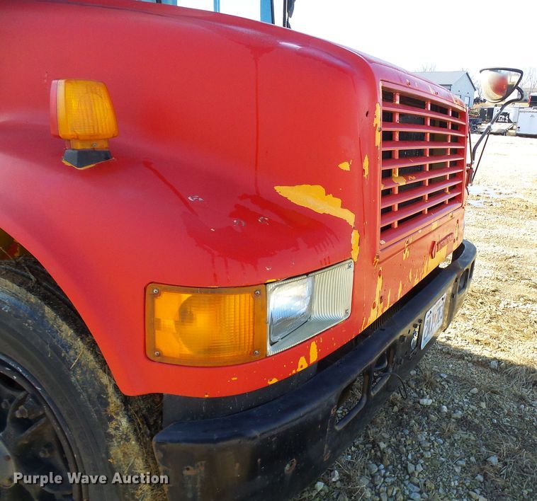 image for item DD1779 1993 International 3800 school bus