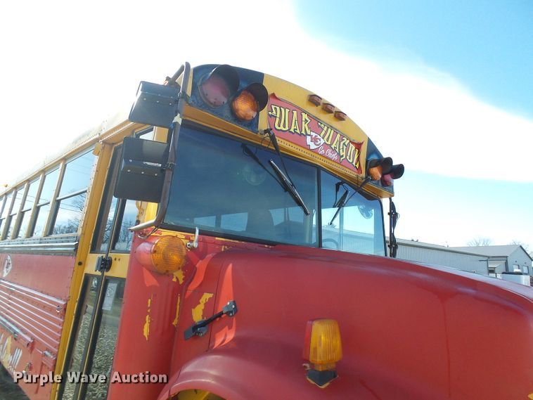 image for item DD1779 1993 International 3800 school bus