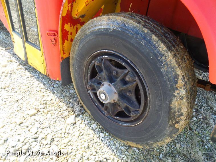 image for item DD1779 1993 International 3800 school bus