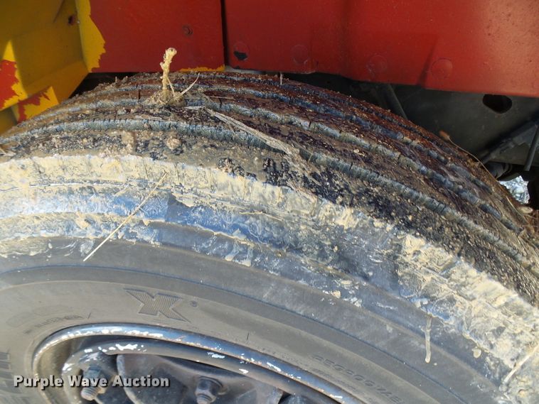 image for item DD1779 1993 International 3800 school bus