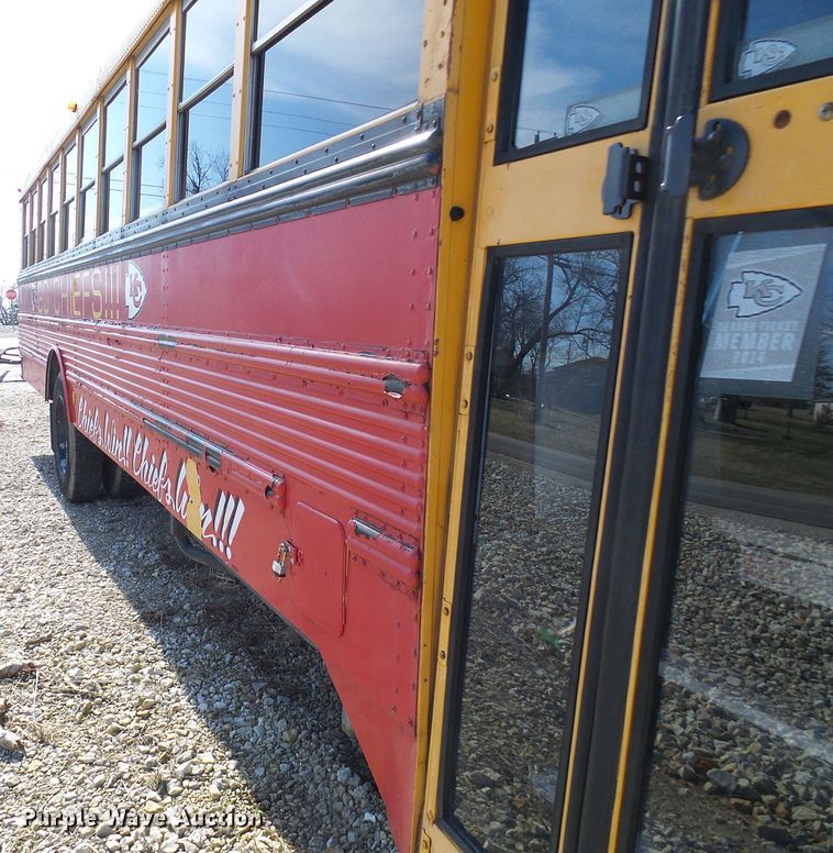 image for item DD1779 1993 International 3800 school bus