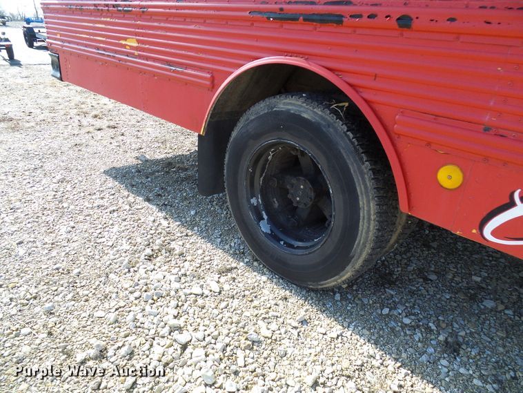 image for item DD1779 1993 International 3800 school bus