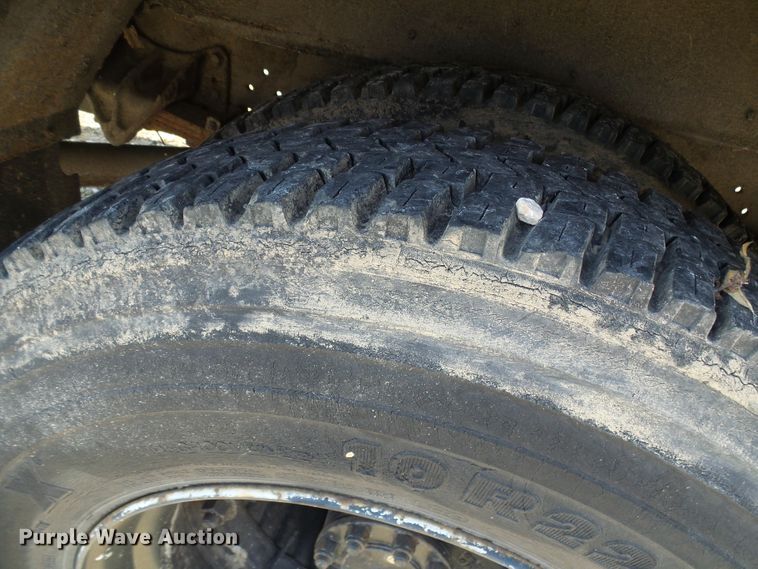 image for item DD1779 1993 International 3800 school bus