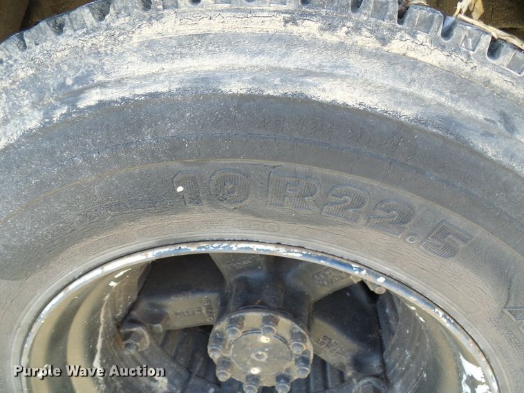 image for item DD1779 1993 International 3800 school bus