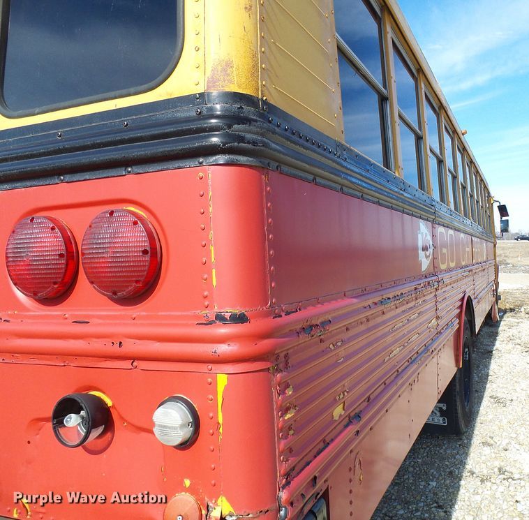 image for item DD1779 1993 International 3800 school bus