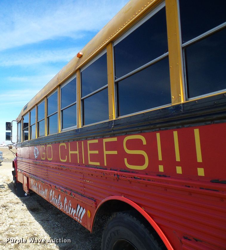 image for item DD1779 1993 International 3800 school bus