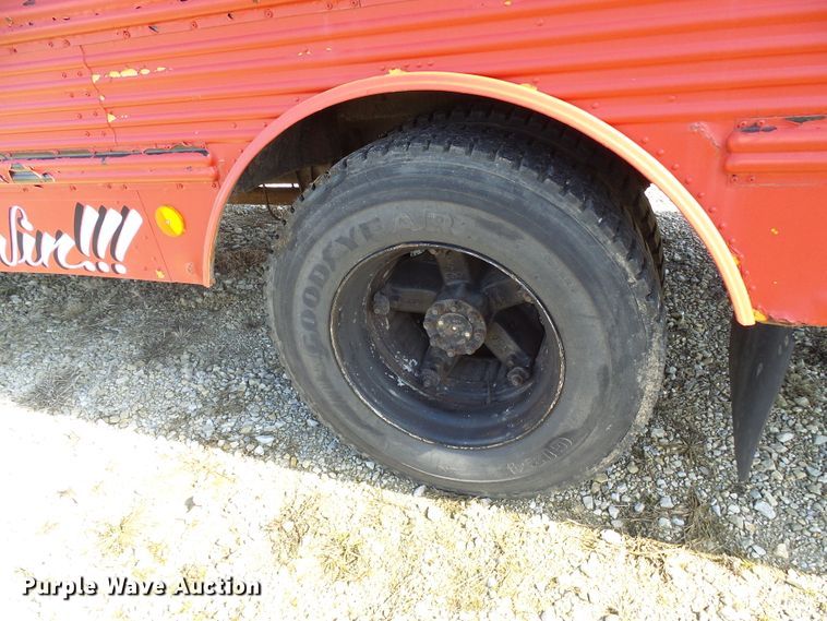 image for item DD1779 1993 International 3800 school bus