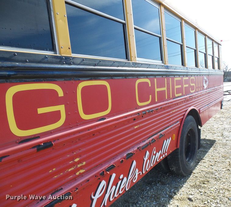 image for item DD1779 1993 International 3800 school bus