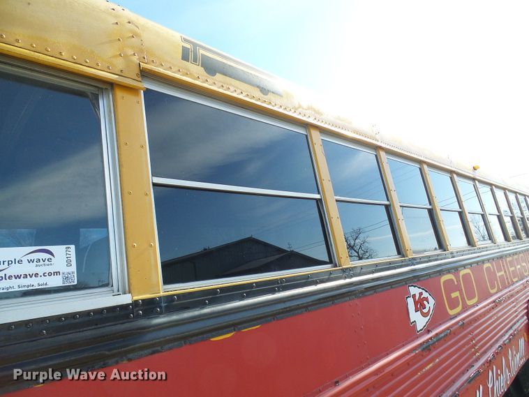 image for item DD1779 1993 International 3800 school bus