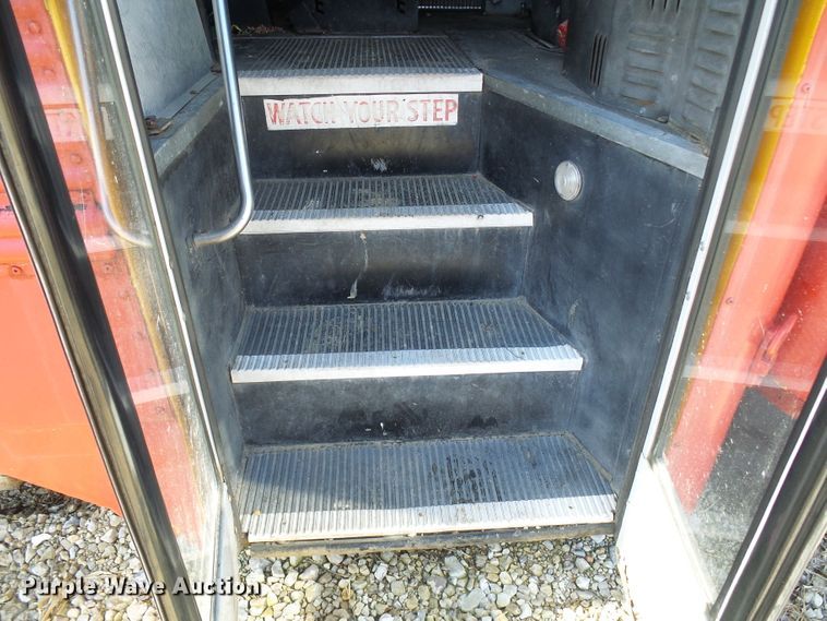 image for item DD1779 1993 International 3800 school bus