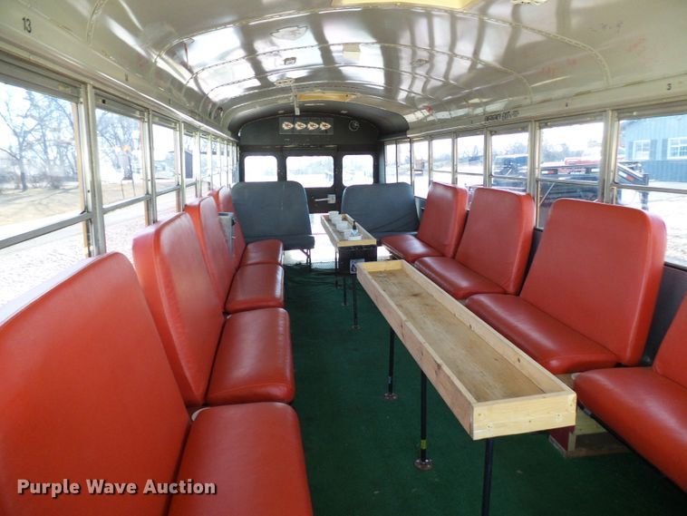 image for item DD1779 1993 International 3800 school bus