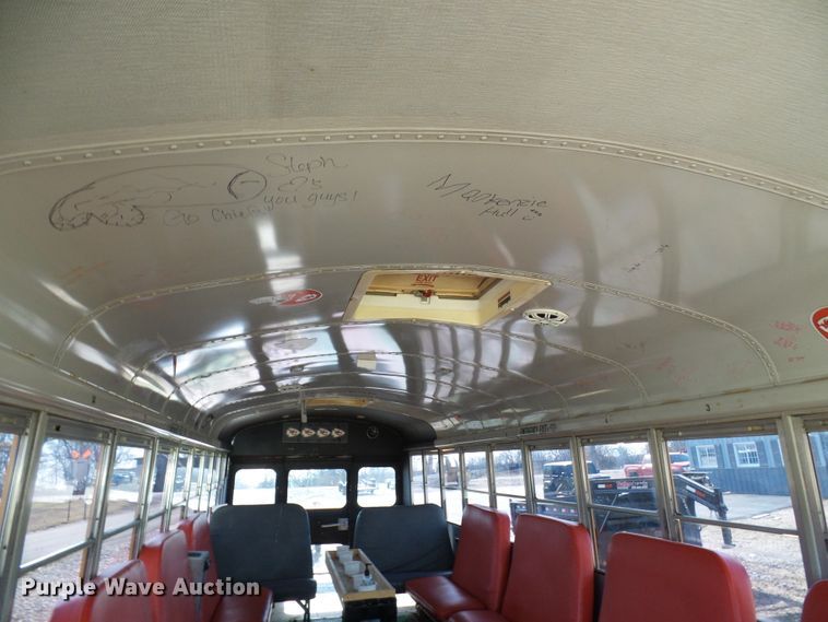 image for item DD1779 1993 International 3800 school bus