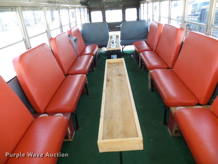 image for item DD1779 1993 International 3800 school bus