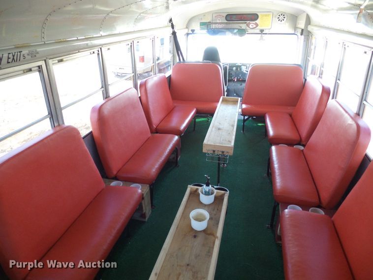 image for item DD1779 1993 International 3800 school bus