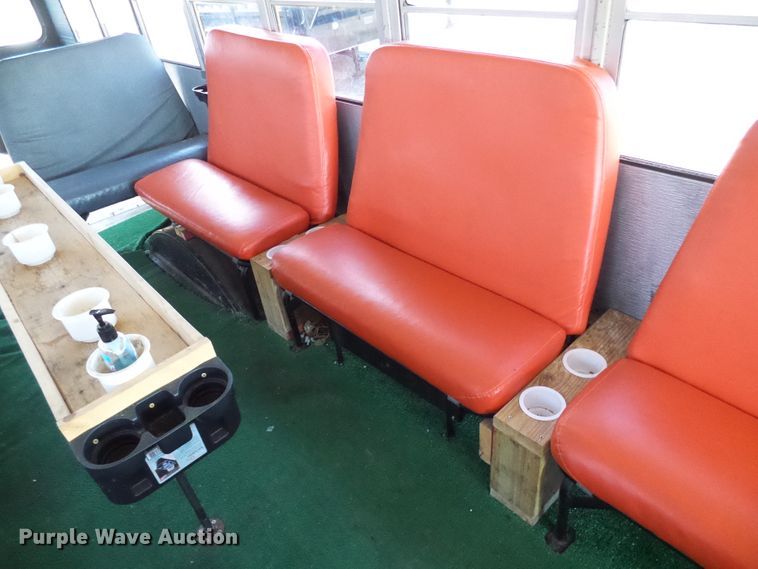 image for item DD1779 1993 International 3800 school bus