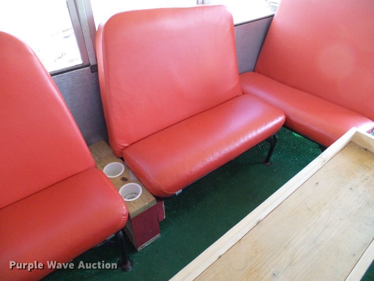 image for item DD1779 1993 International 3800 school bus