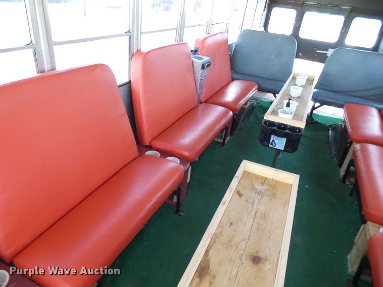 image for item DD1779 1993 International 3800 school bus