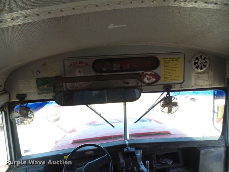 image for item DD1779 1993 International 3800 school bus