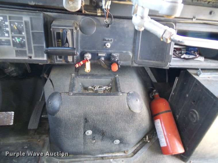 image for item DD1779 1993 International 3800 school bus