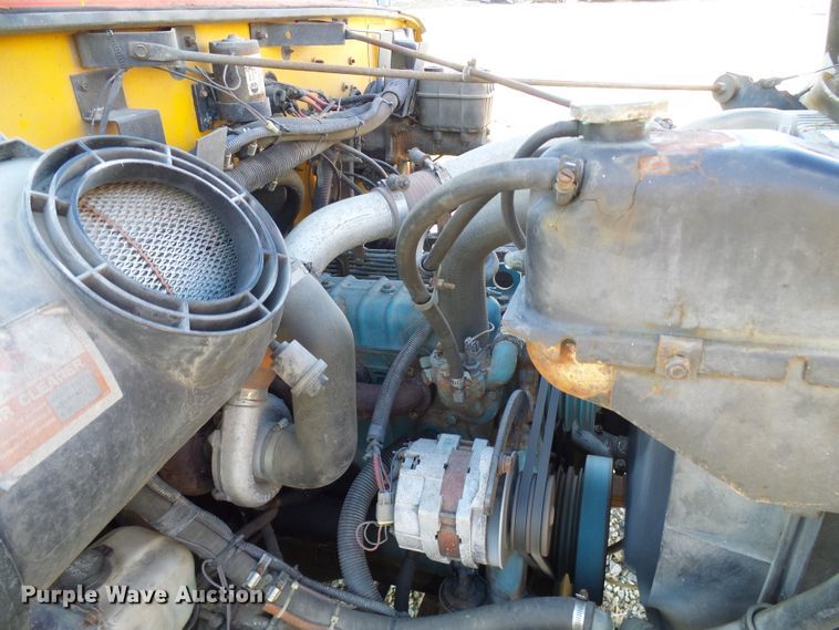 image for item DD1779 1993 International 3800 school bus