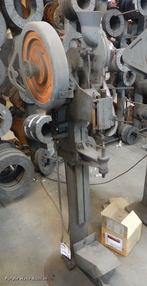 image for item DD1819 Chicago Rivet and Machine 13-9327 riveter