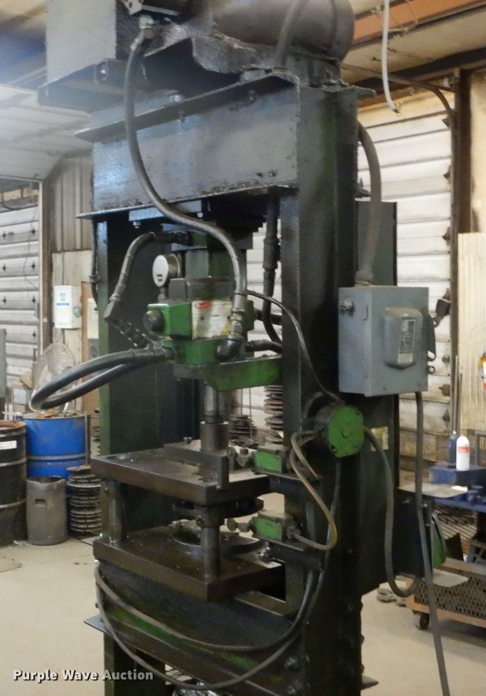 image for item DD1825 Hydraulic press