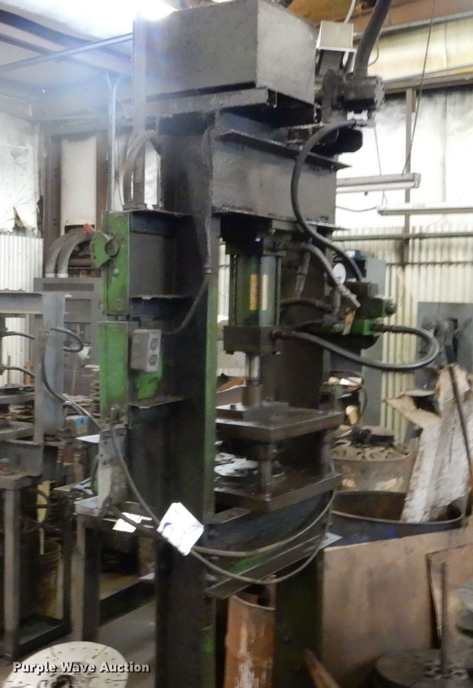 image for item DD1825 Hydraulic press