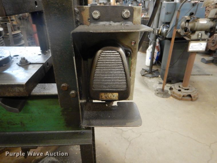 image for item DD1825 Hydraulic press