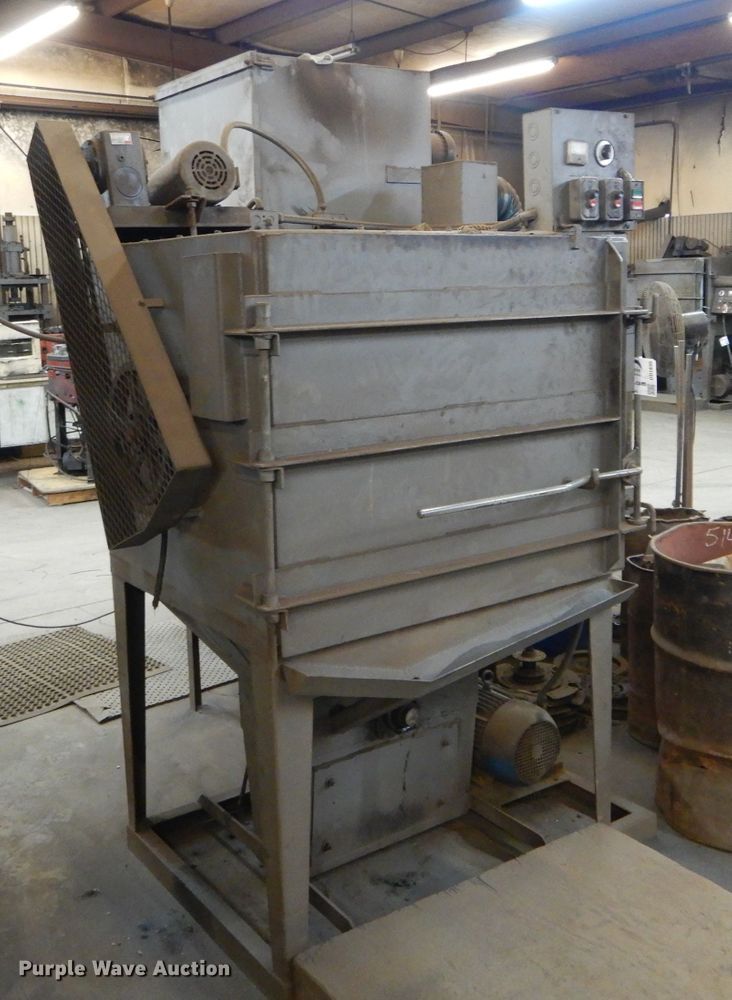 image for item DD1835 Sandblaster with dust collector