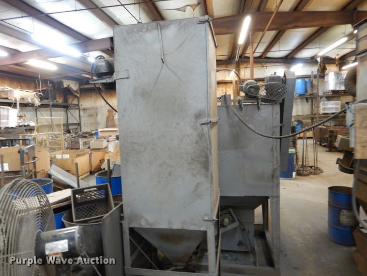 image for item DD1835 Sandblaster with dust collector