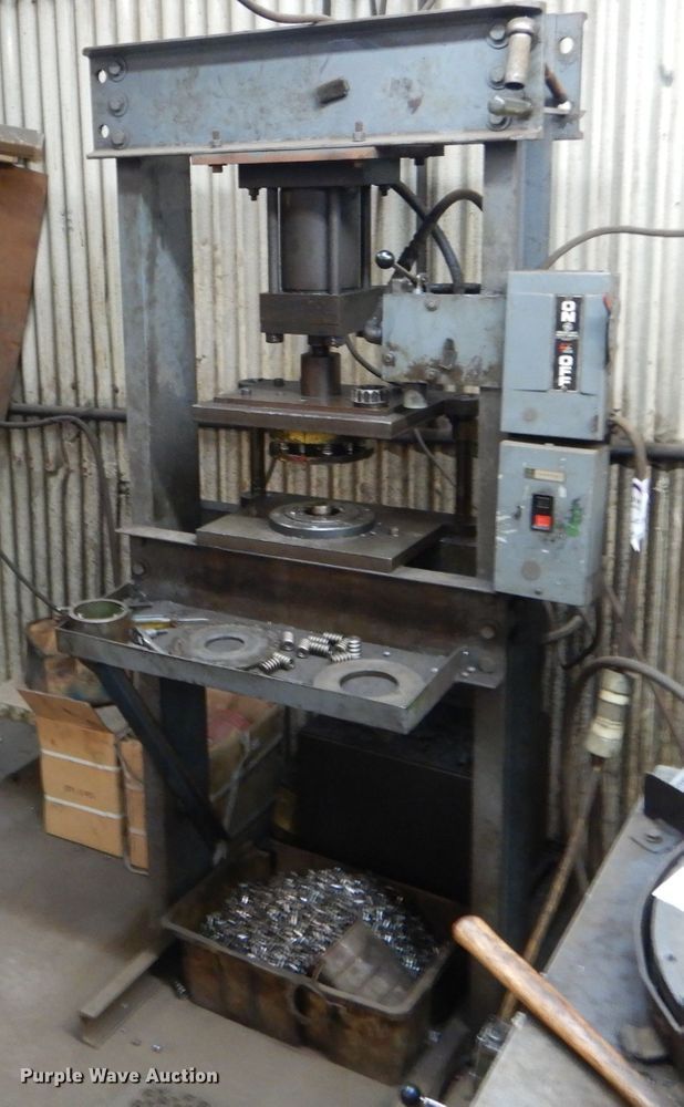 image for item DD1844 Hydraulic press