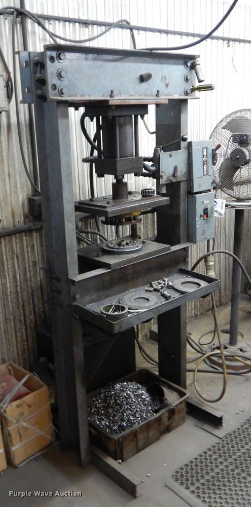 image for item DD1844 Hydraulic press