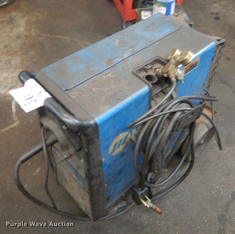 image for item DD1853 Miller Millermatic 210 wire welder