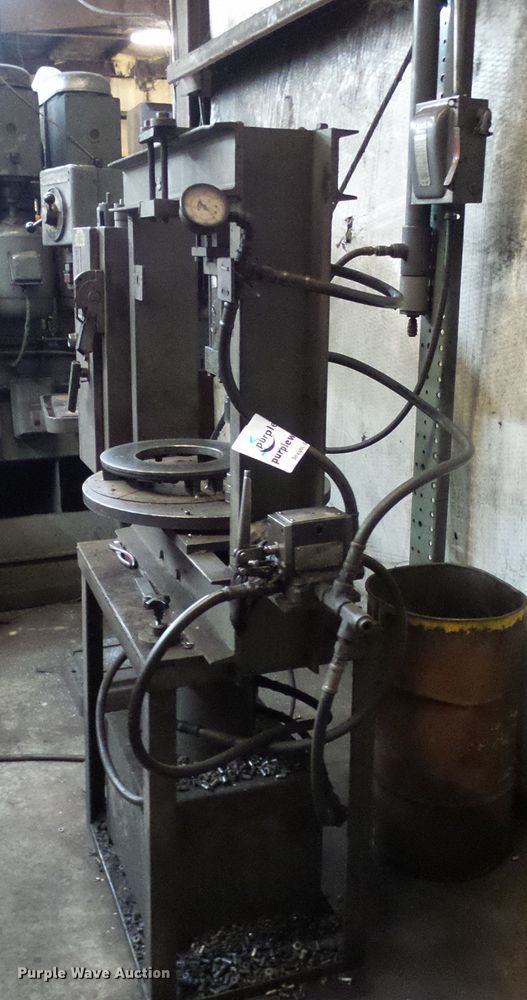 image for item DD1871 Arrow automotive hydraulic press