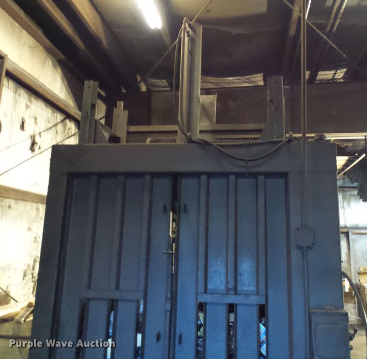 image for item DD1907 Selco VB60RH baler