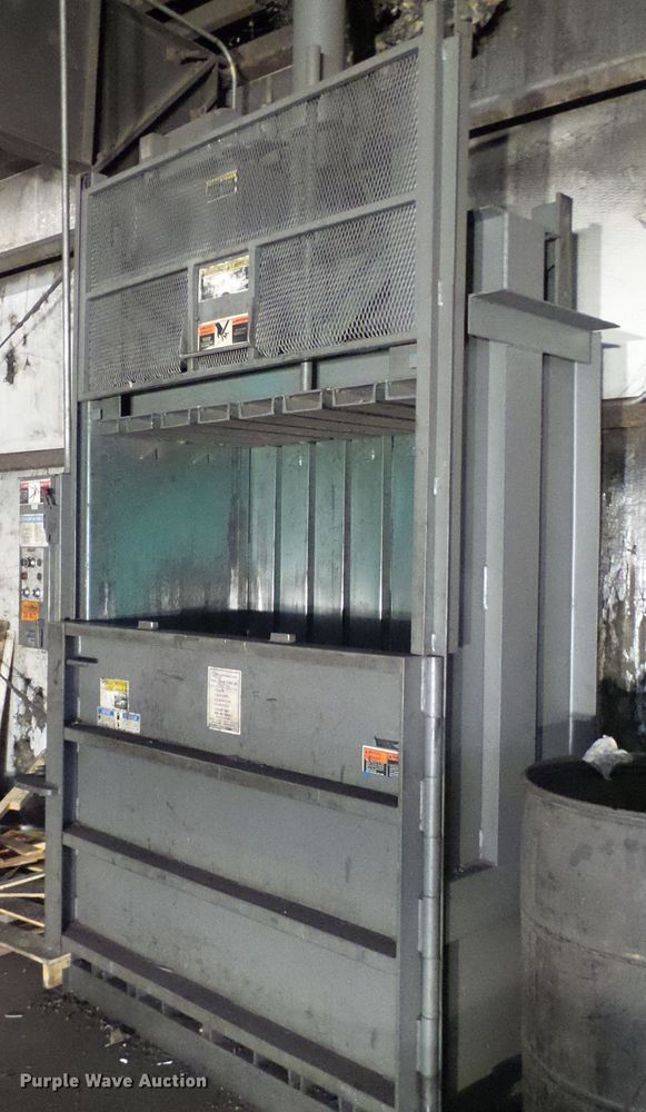 image for item DD1908 Selco VT-5-LH baler