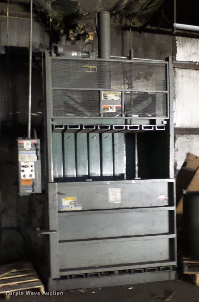 image for item DD1908 Selco VT-5-LH baler