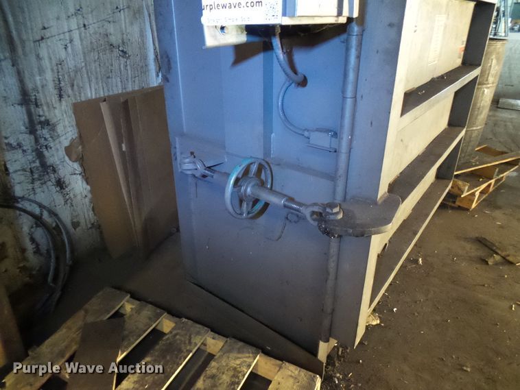 image for item DD1908 Selco VT-5-LH baler