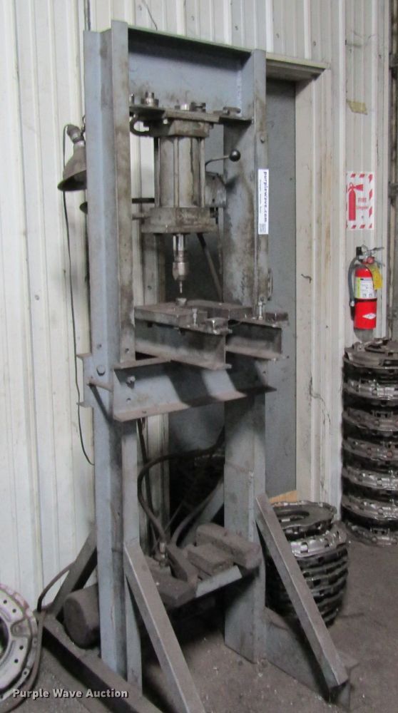 image for item DD1913 Hydraulic press