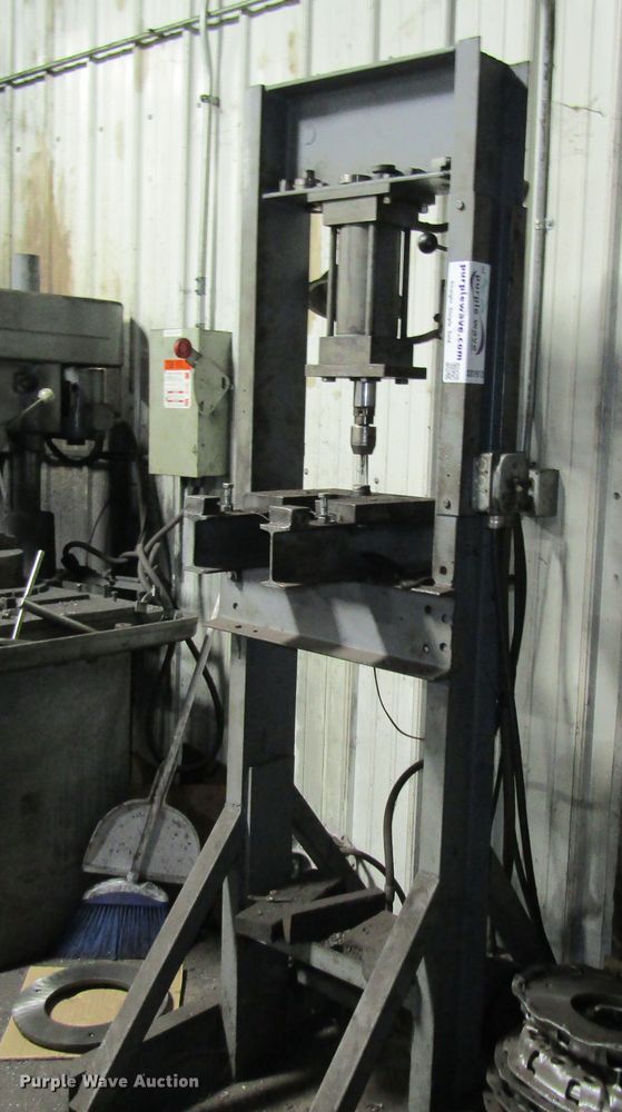 image for item DD1913 Hydraulic press