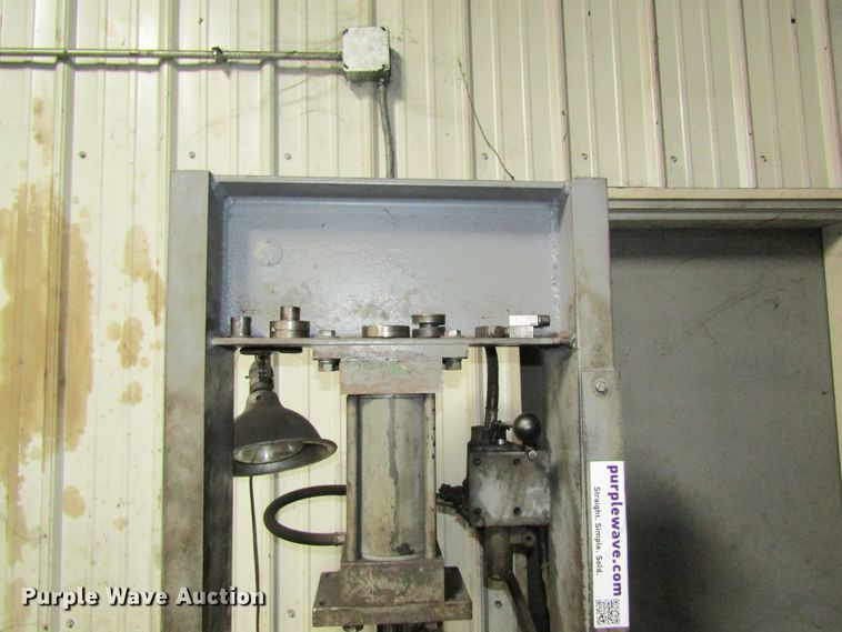 image for item DD1913 Hydraulic press