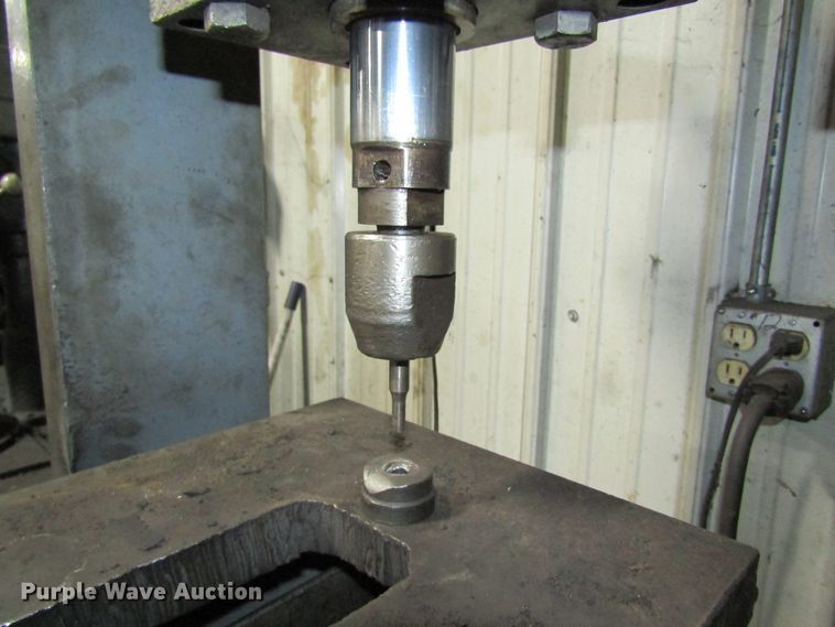 image for item DD1913 Hydraulic press