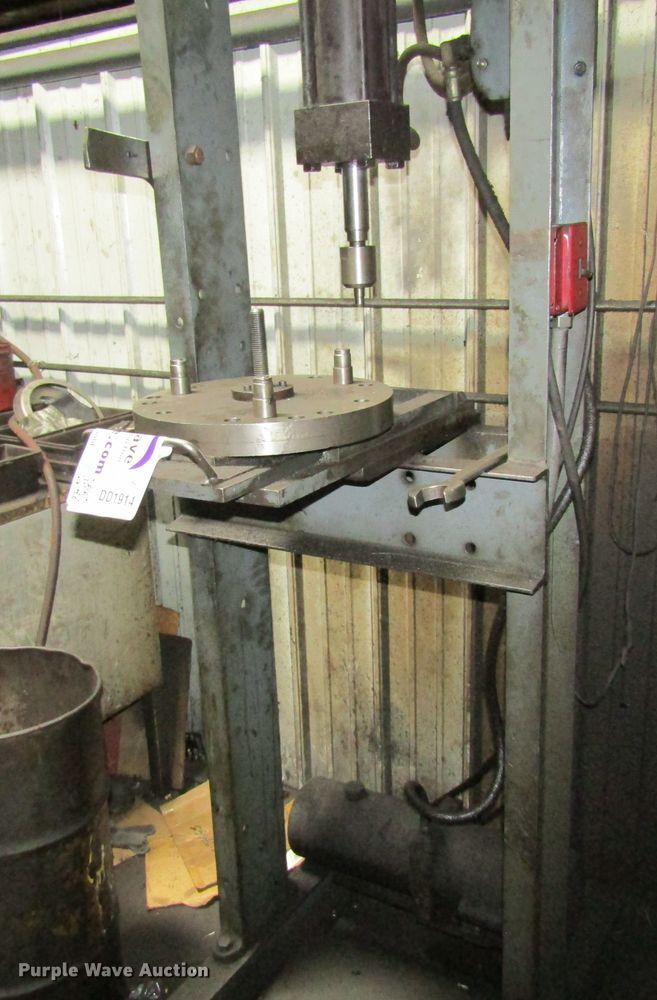 image for item DD1914 Hydraulic press