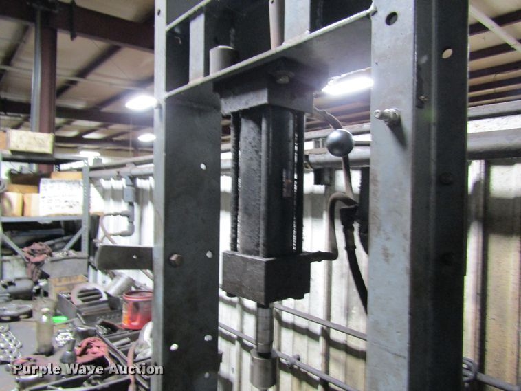 image for item DD1914 Hydraulic press