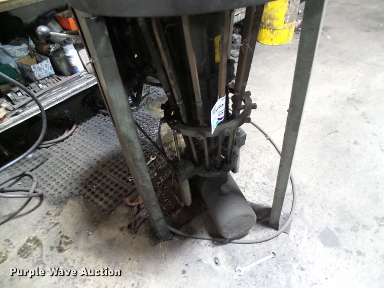 image for item DD1920 Adjusting table